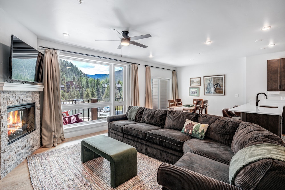 Condo, 2 Bedrooms