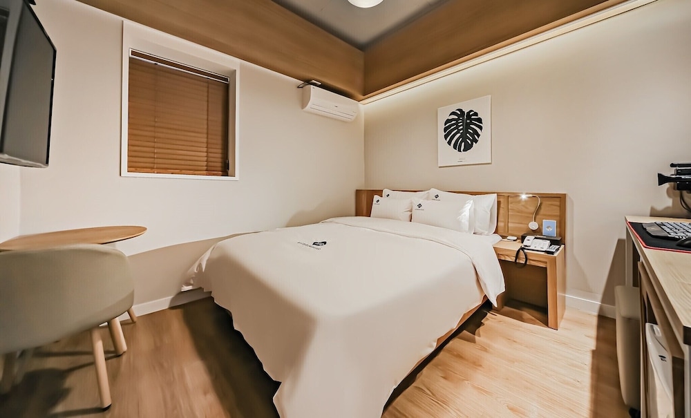 Deluxe Room - Photo 3