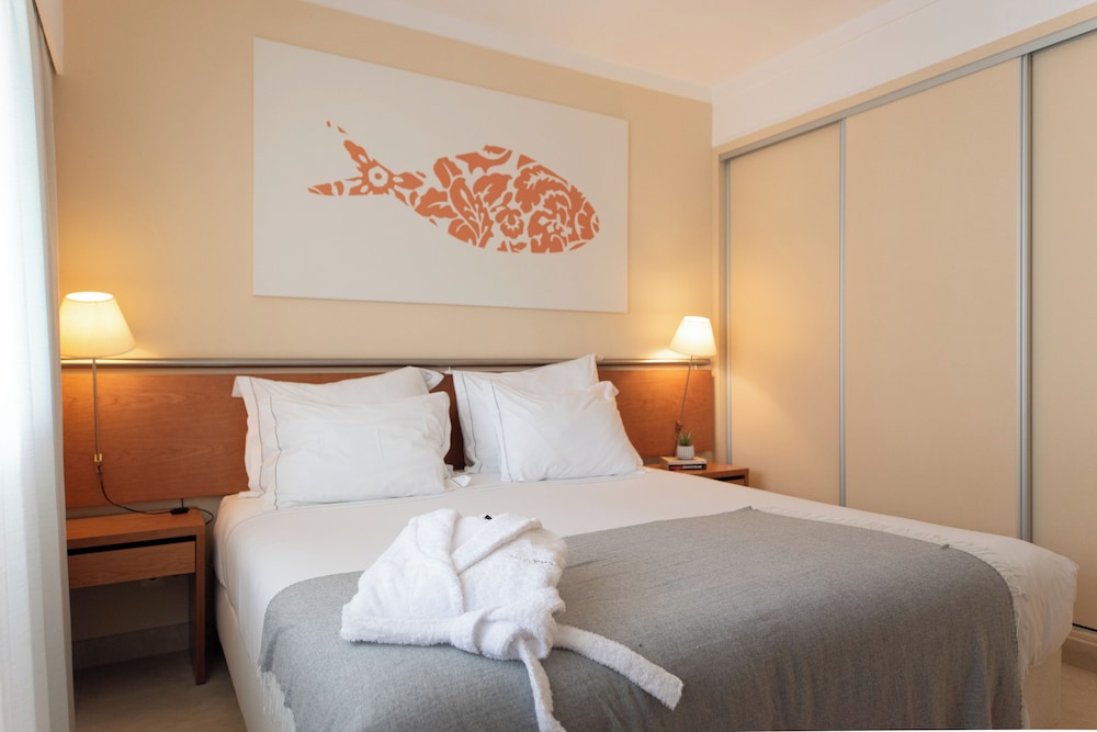 Panoramic Apartment, 1 Queen Bed, Pool View