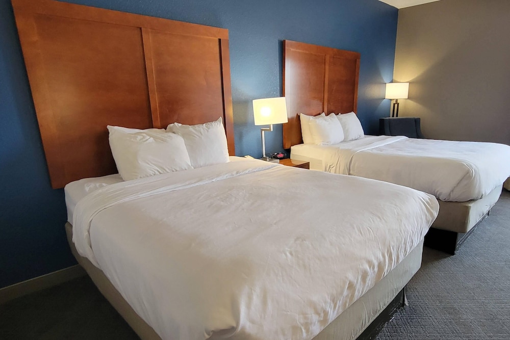 Standard Room, 2 Queen Beds - Photo 5