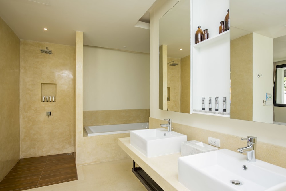 Premier Suite - Photo 4