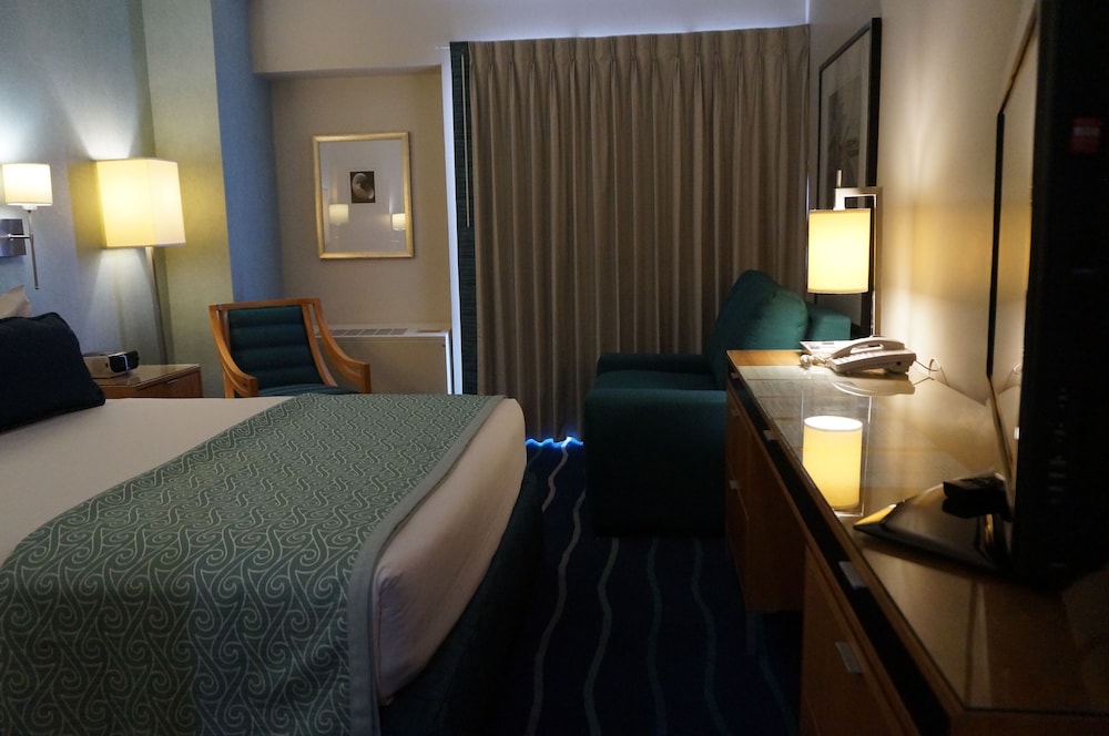 Standard Room, 1 Queen Bed (Kona Tower Run of House) photo 2