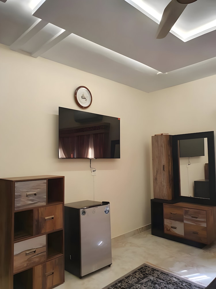 Family Room - Photo 7