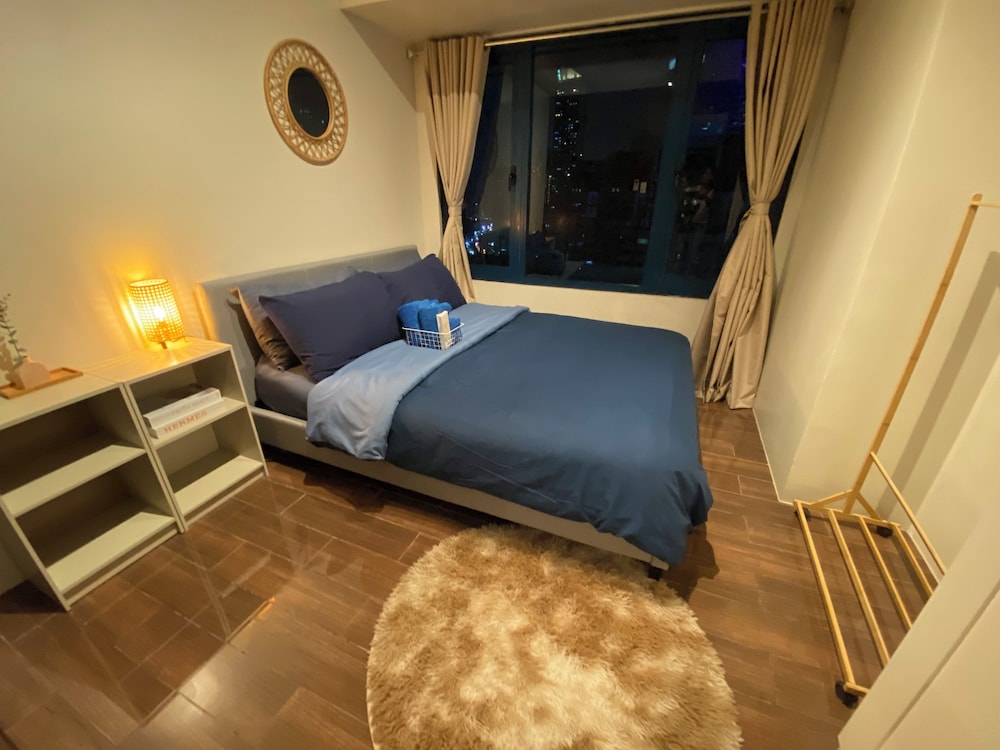 Comfort Apartment, 1 Queen Bed with Sofa bed, Kitchen, City View