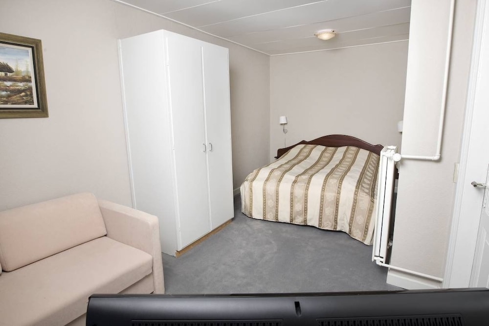 Family Room, Balcony photo 1