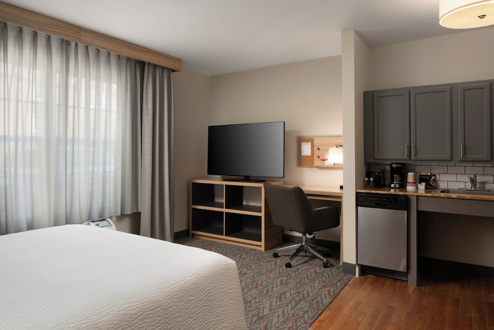 Studio, 1 Queen Bed, Accessible Bathtub (Communications, Mobility) - Photo 9
