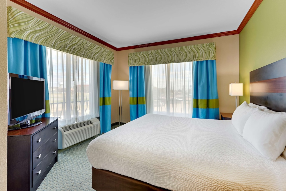 Suite, 1 King Bed, Non Smoking, Kitchenette photo 1