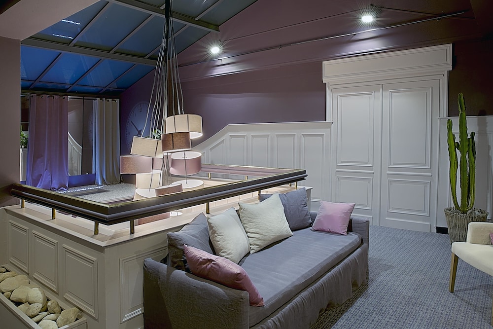 Superior Room, 2 Twin Beds, Non Smoking (Larger Room) - Photo 6
