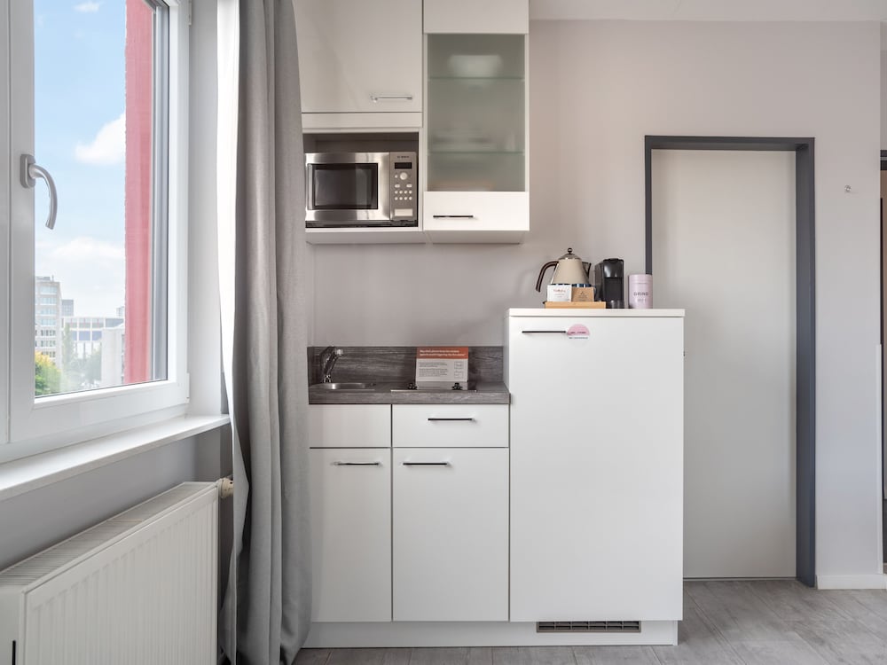 Medium Studio with Kitchenette - Photo 9