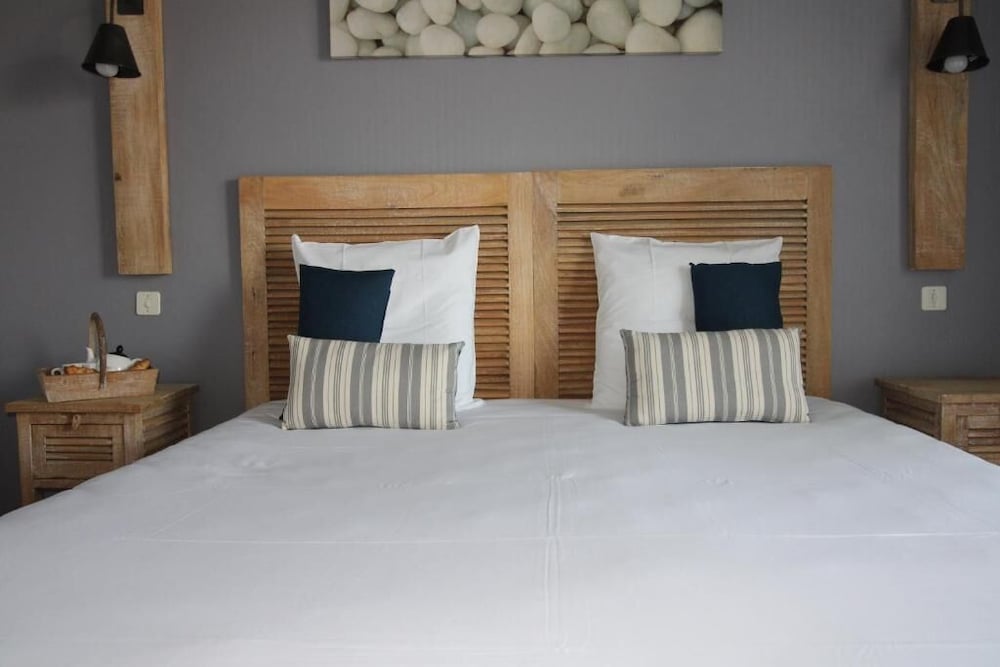 Standard Double Room, Garden View