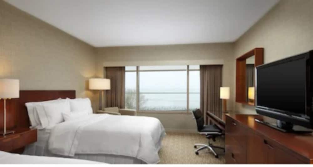 Premium Room, 1 King Bed, Bay View - Photo 5