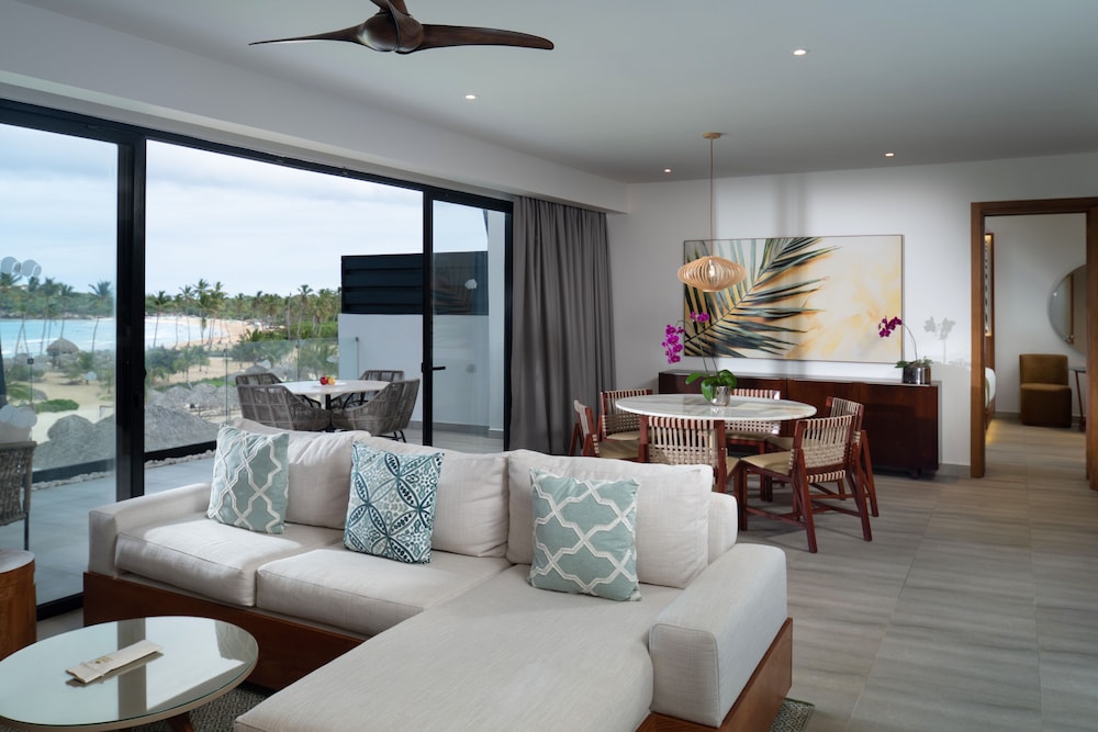 Preferred Club Presidential Suite Swim Out Ocean Front
