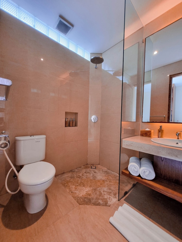 Deluxe Room, Pool View - Photo 12