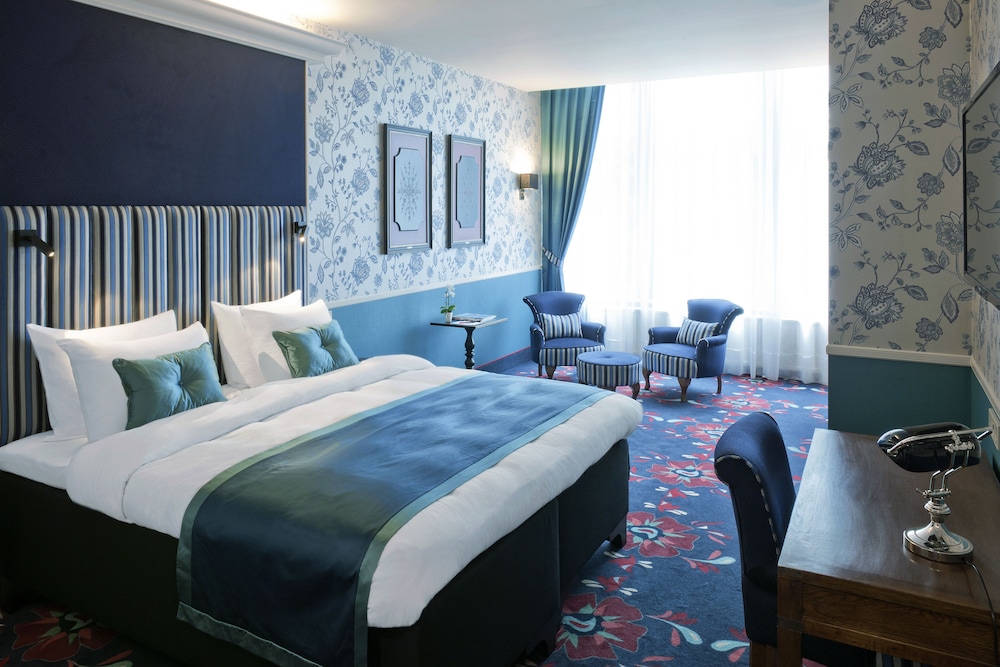 Royal Room - Photo 1