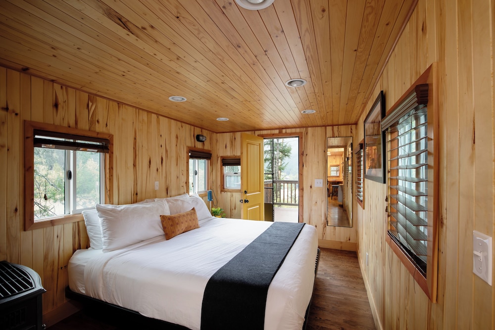 Deluxe Room, Multiple Beds photo 2