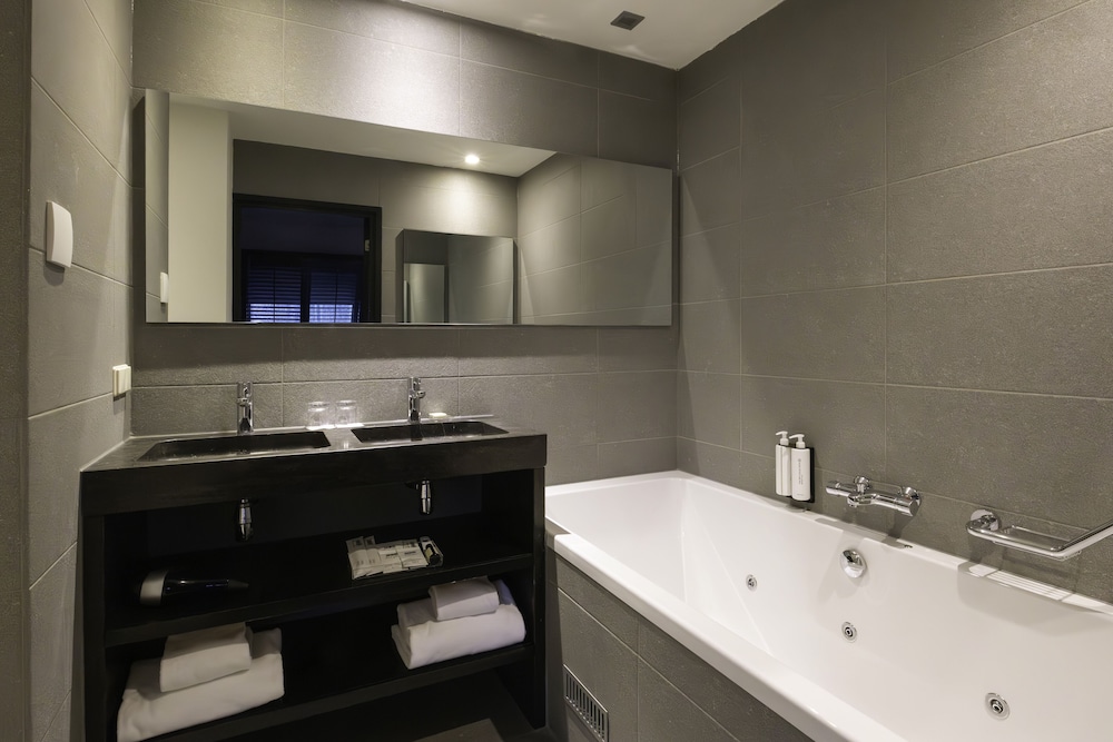 Junior Suite (Single Use) photo 3