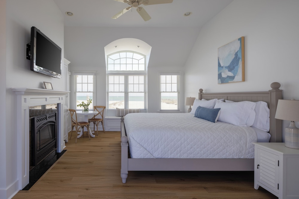 Signature Double Room, 1 King Bed, Oceanfront