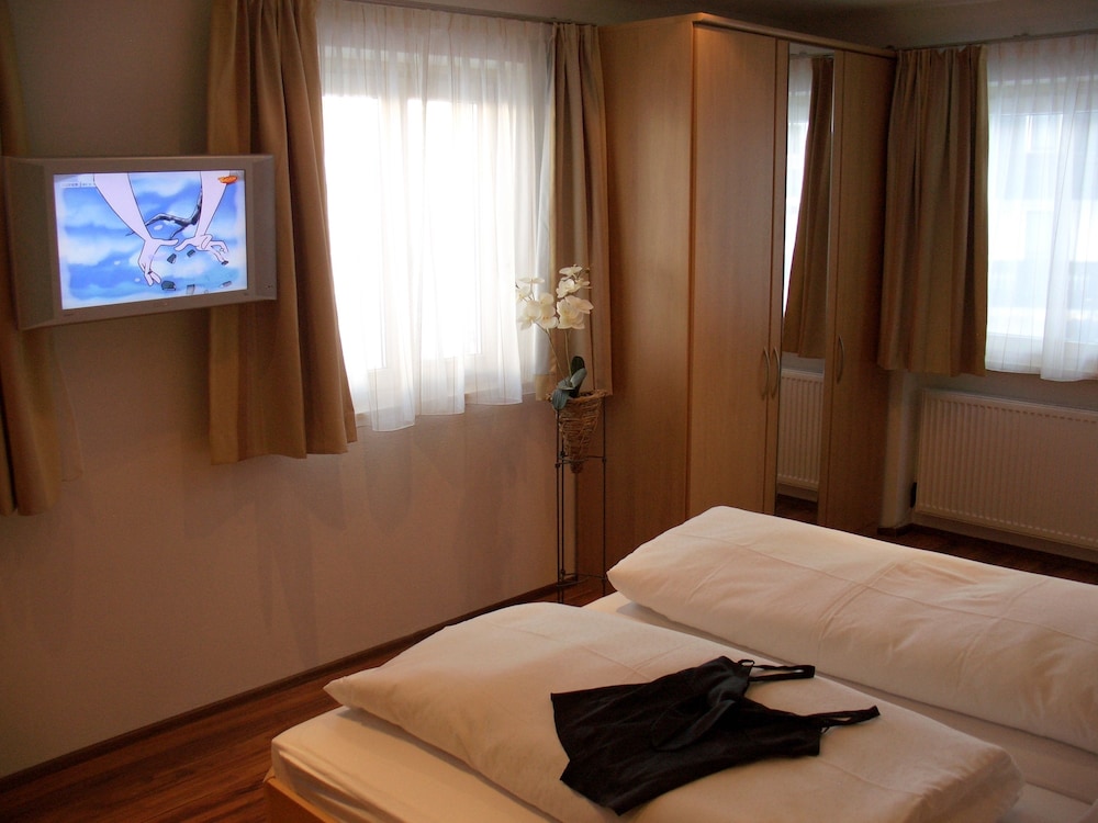 Comfort Apartment, 2 Bedrooms, Kitchen, Mountain View