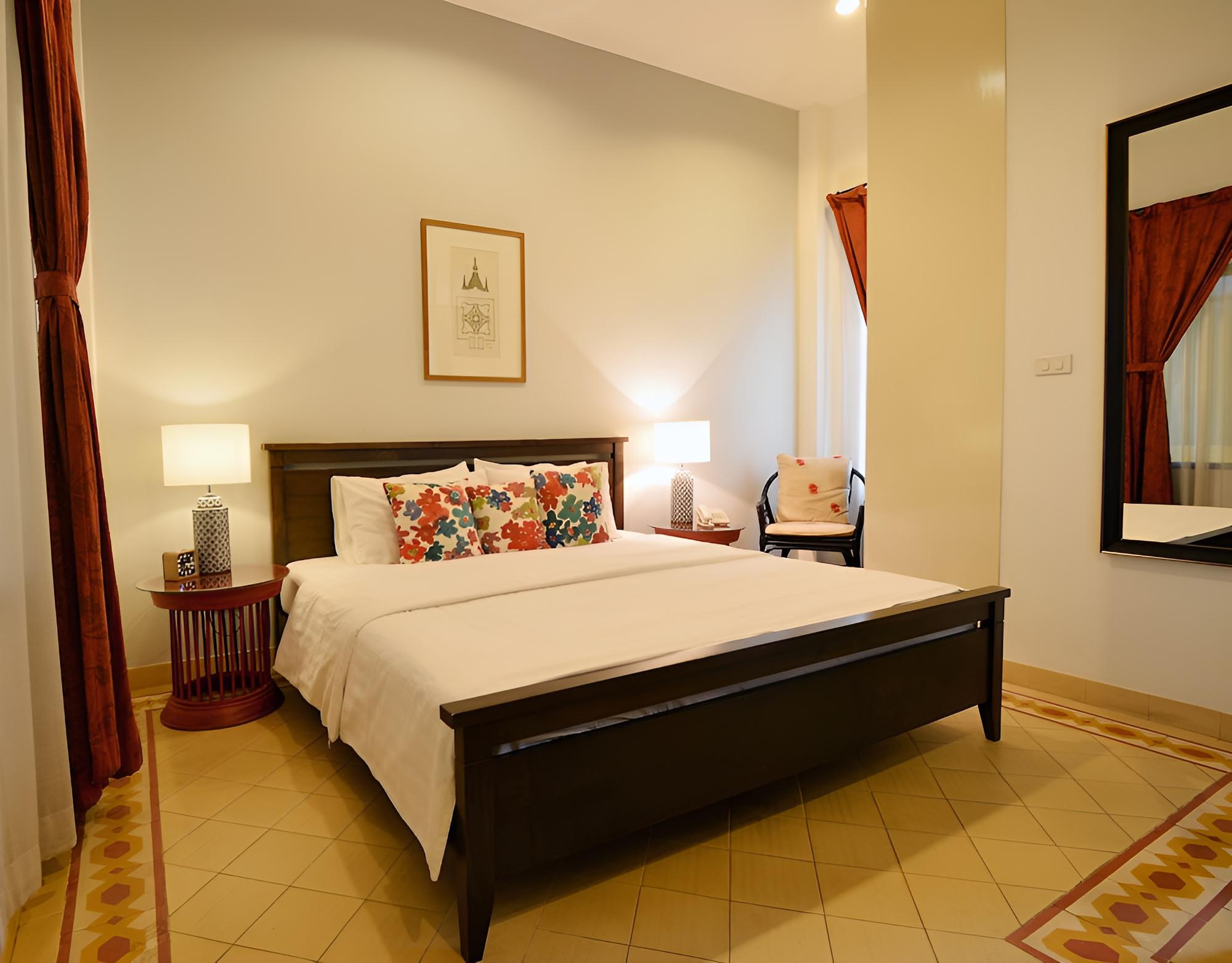 Standard Room, 1 King Bed photo 3