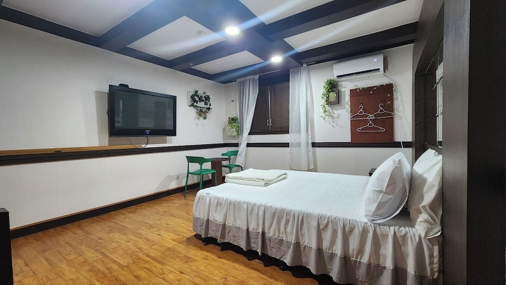 Deluxe Twin Room, City View photo 1