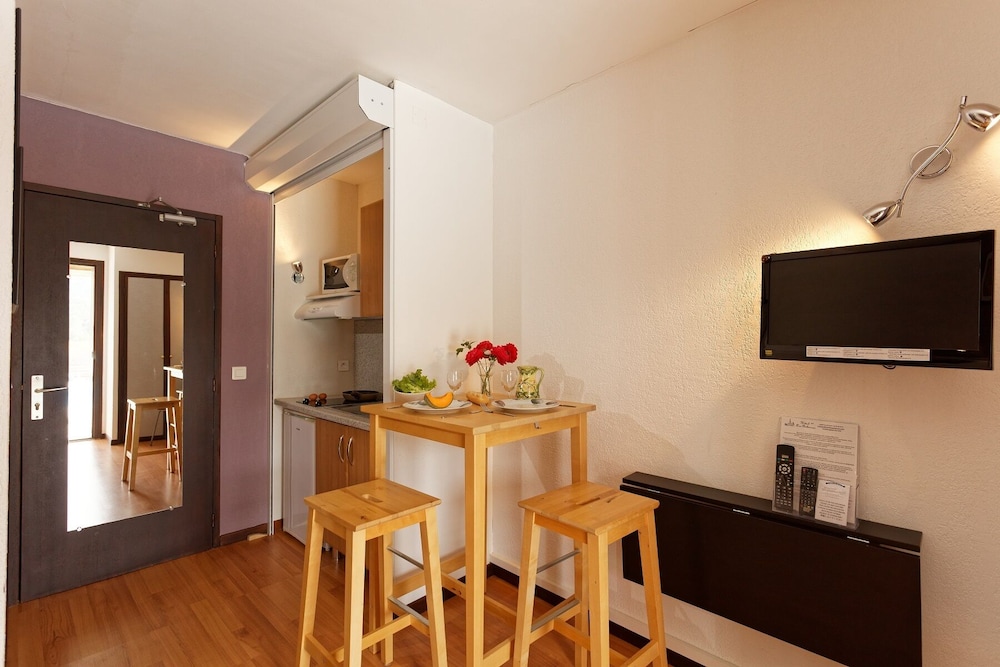 Double Room, ground floor, bath, pool side terrace (Kitchenette on request with extra fees) photo 2