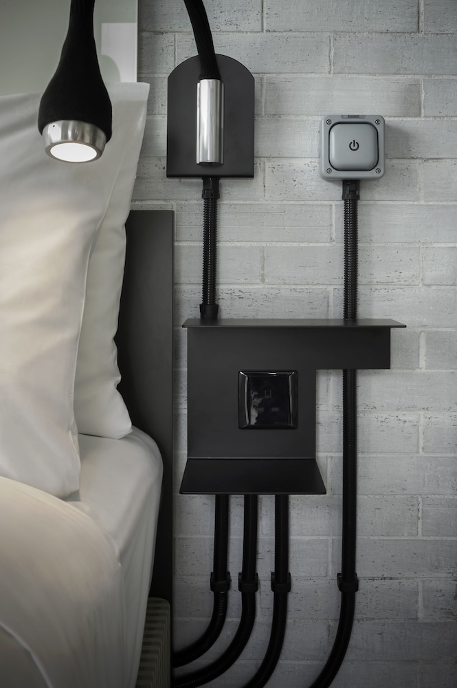 Corner Room photo 2