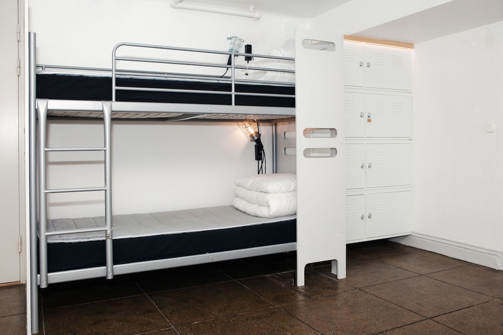 Shared Dormitory, Women only, Shared Bathroom (8-Bed)