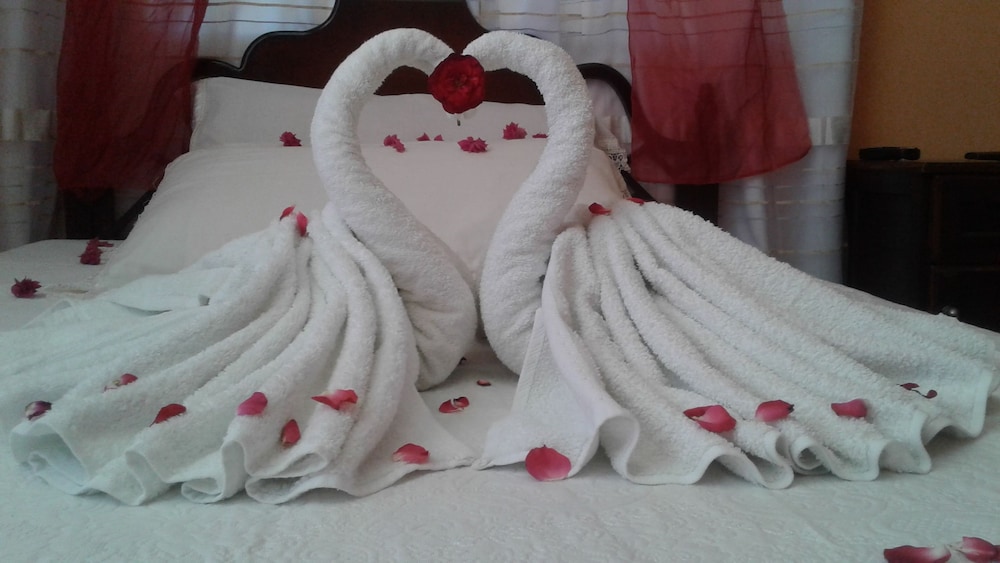 Honeymoon Double Or Twin Room, 1 King Bed, Non Smoking, Beachfront photo 2