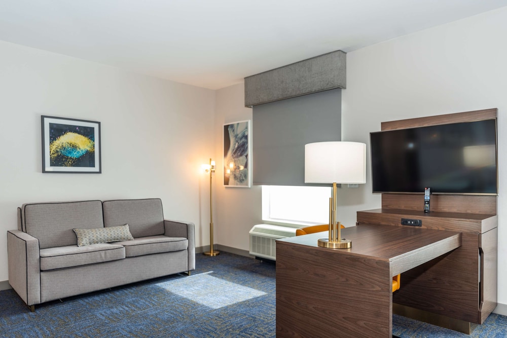 Suite, 2 Queen Beds, Accessible, Refrigerator & Microwave - Photo 3