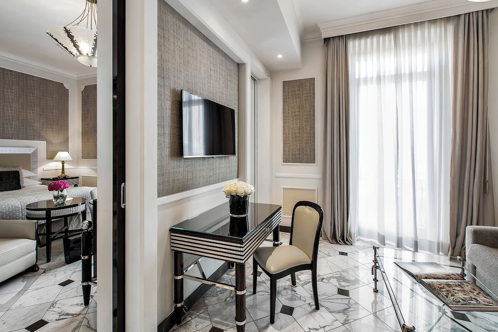 Deluxe Suite photo 2
