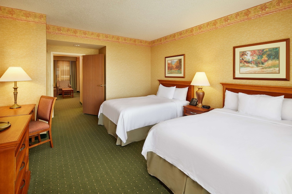 Room, 2 Queen Beds, Corner (Bathtub)
