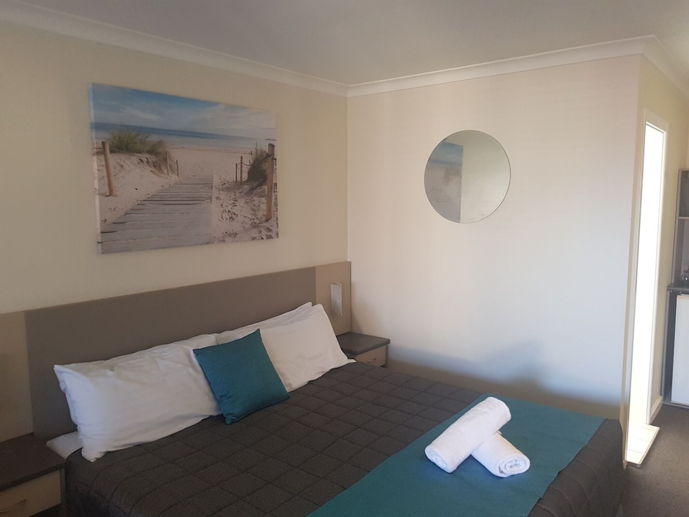 Premium Room, 1 King Bed photo 2