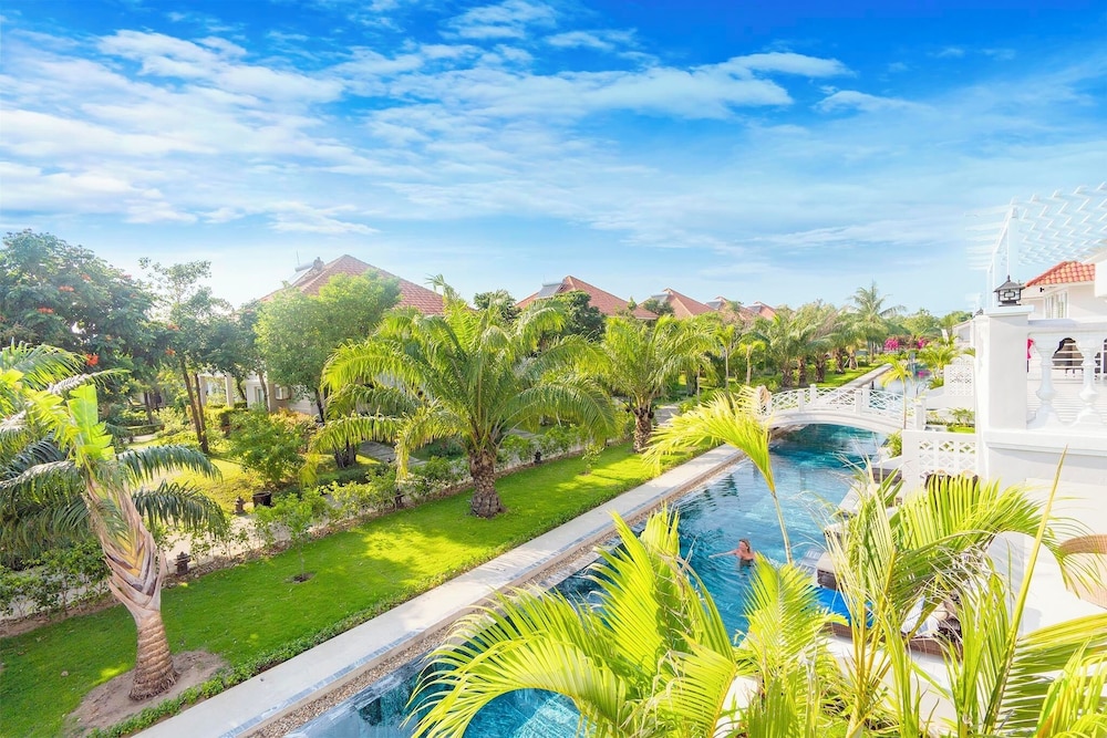 Premium Double Room, Pool View photo 3