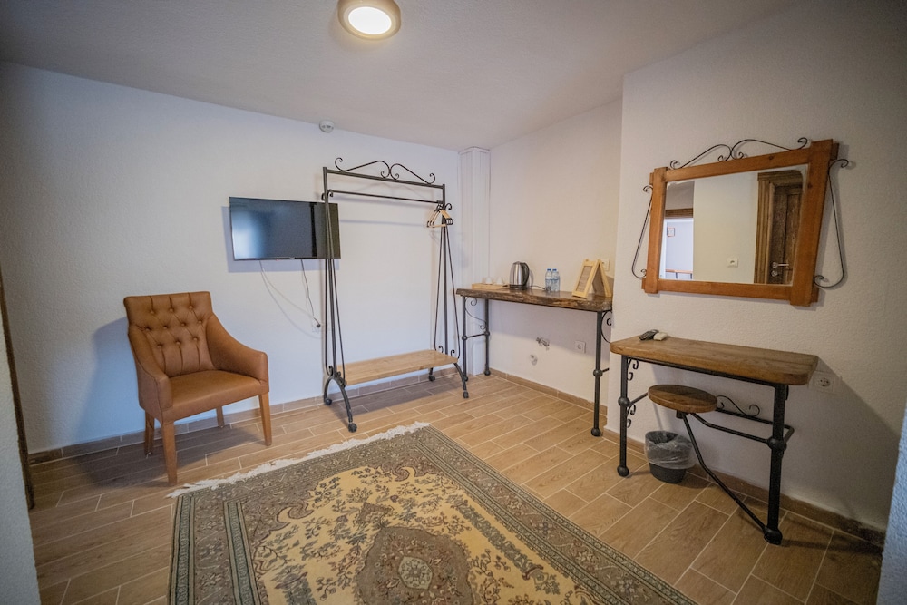 Standard Double Room - Photo 6
