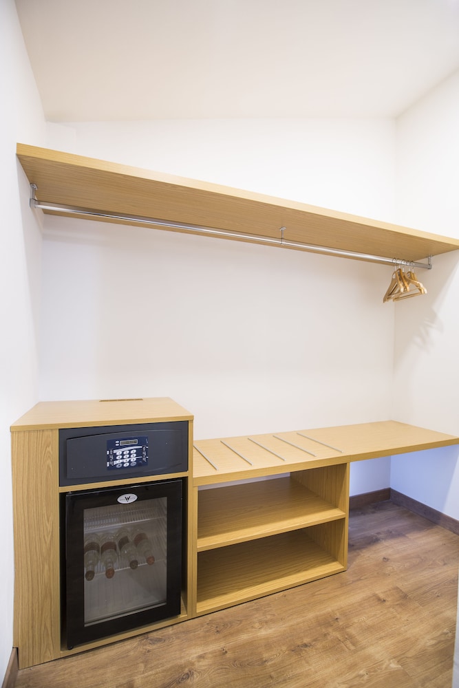 Superior Double or Twin Room - Photo 11