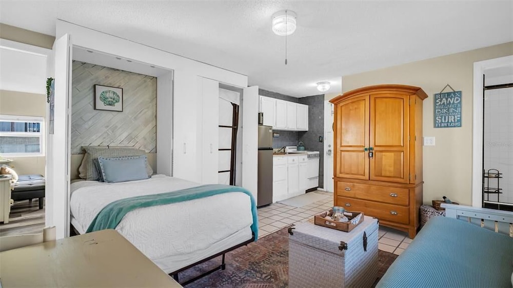 Standard Studio, 1 Double Bed, Pool View photo 3