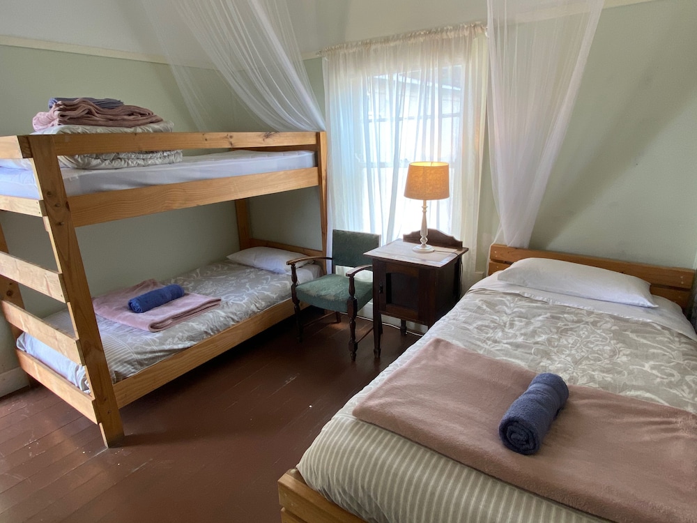 Seacroft Room 8, 1 Twin bed, 1 Twin bunk bed photo 1