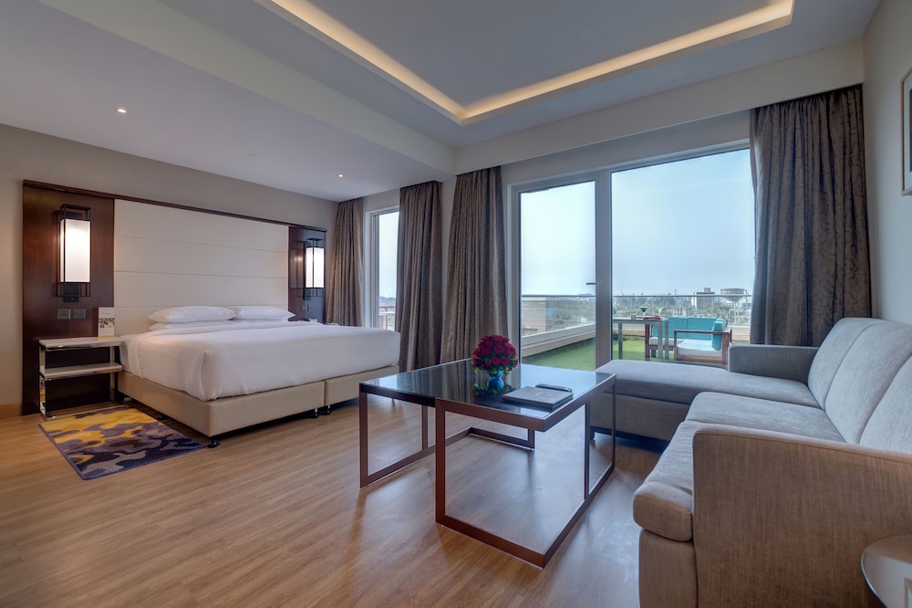 Studio Suite, 1 King Bed with Sofa bed, Poolside