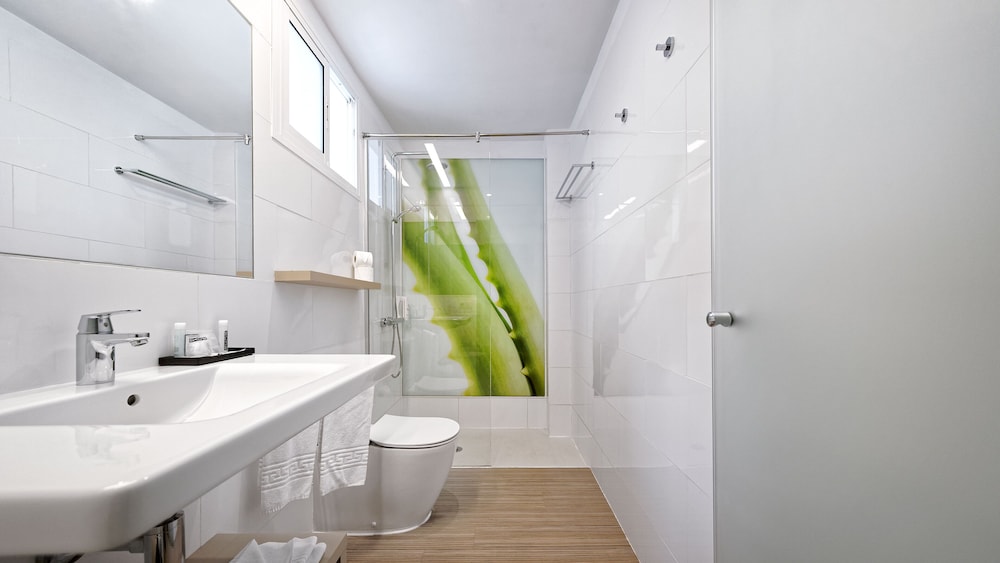 Double Room (Interior)