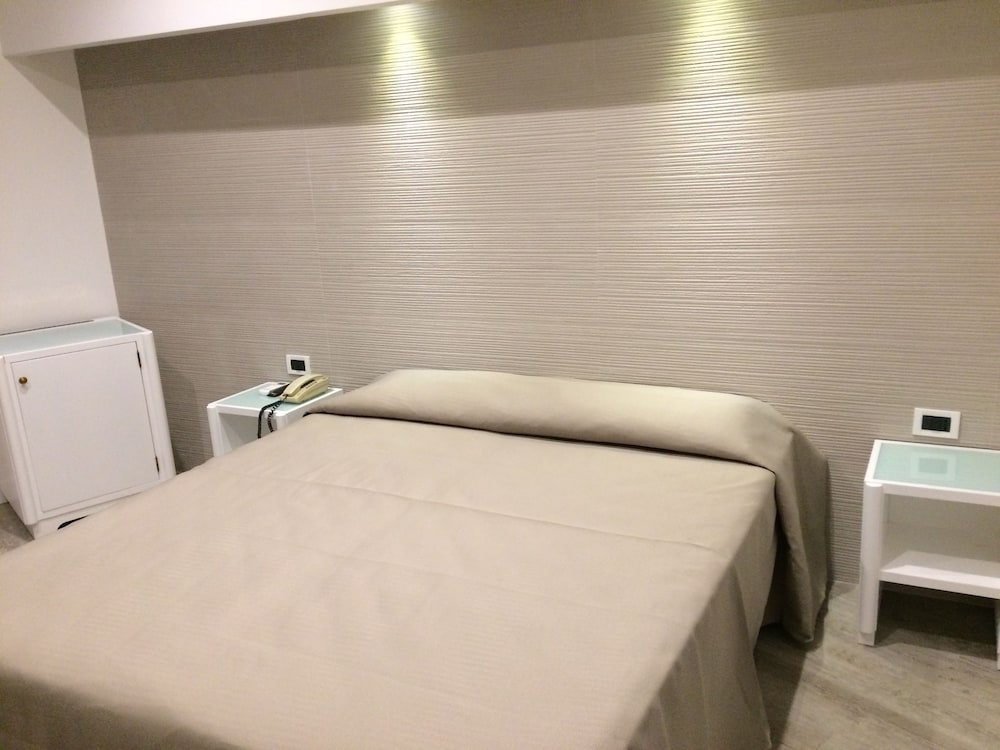 Standard Double or Twin Room photo 2