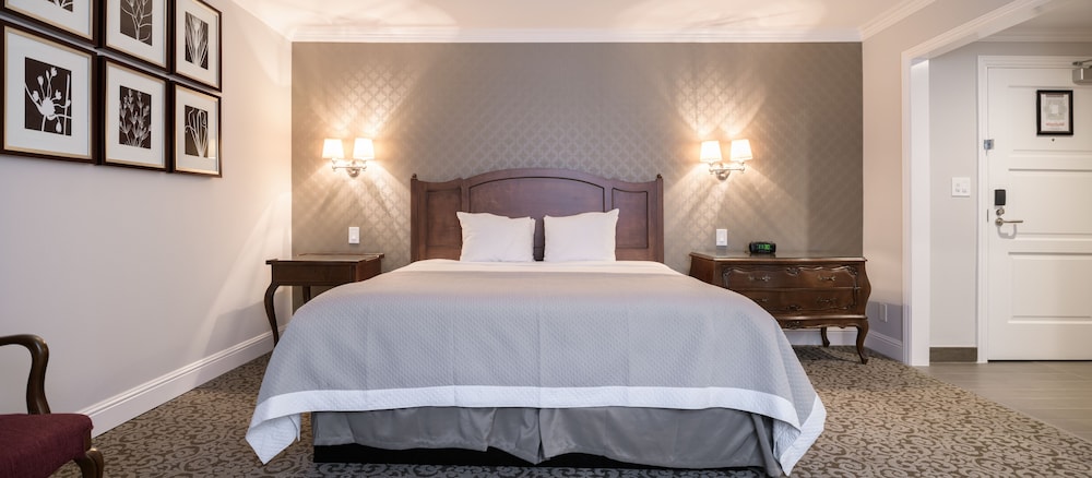 Deluxe Room, 1 King Bed, Mobility Accessible, Courtyard View photo 1