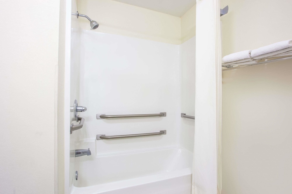 Room, Accessible - Photo 4