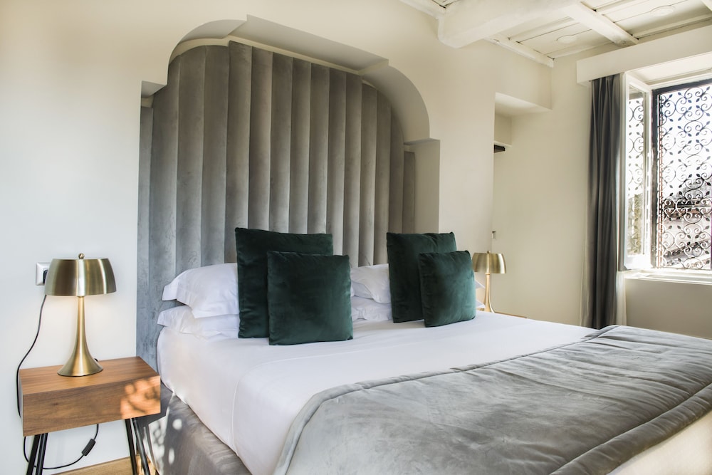 Annex Suite with Private Terrace Pantheon View