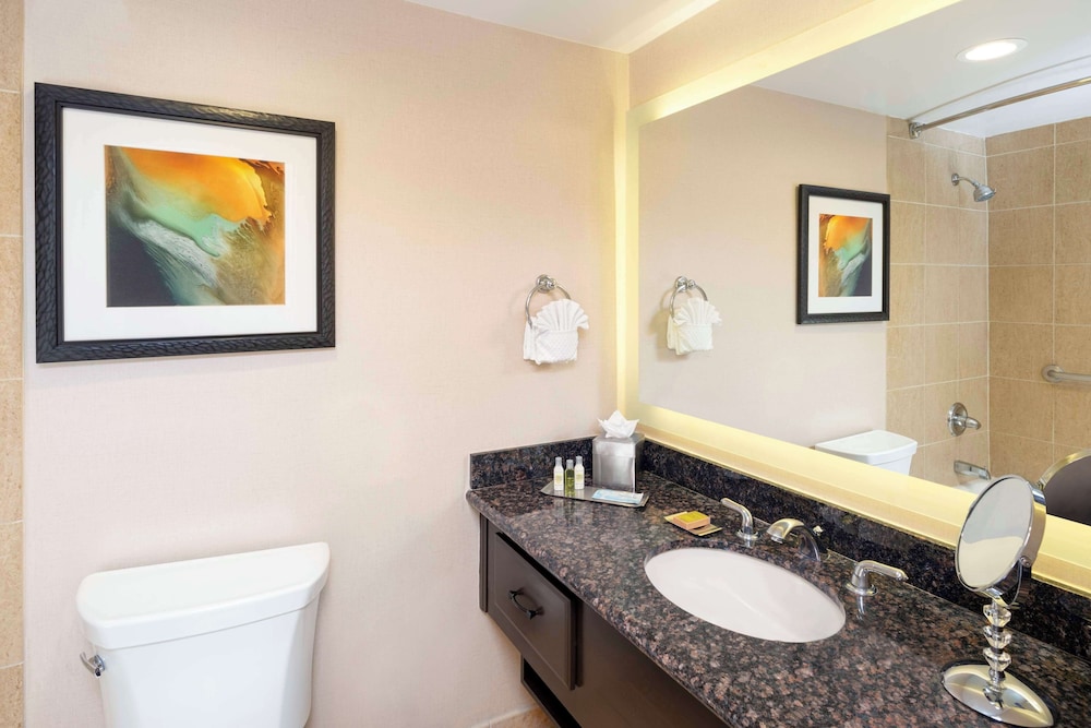 Room, 2 Queen Beds, Accessible, Bathtub - Photo 4