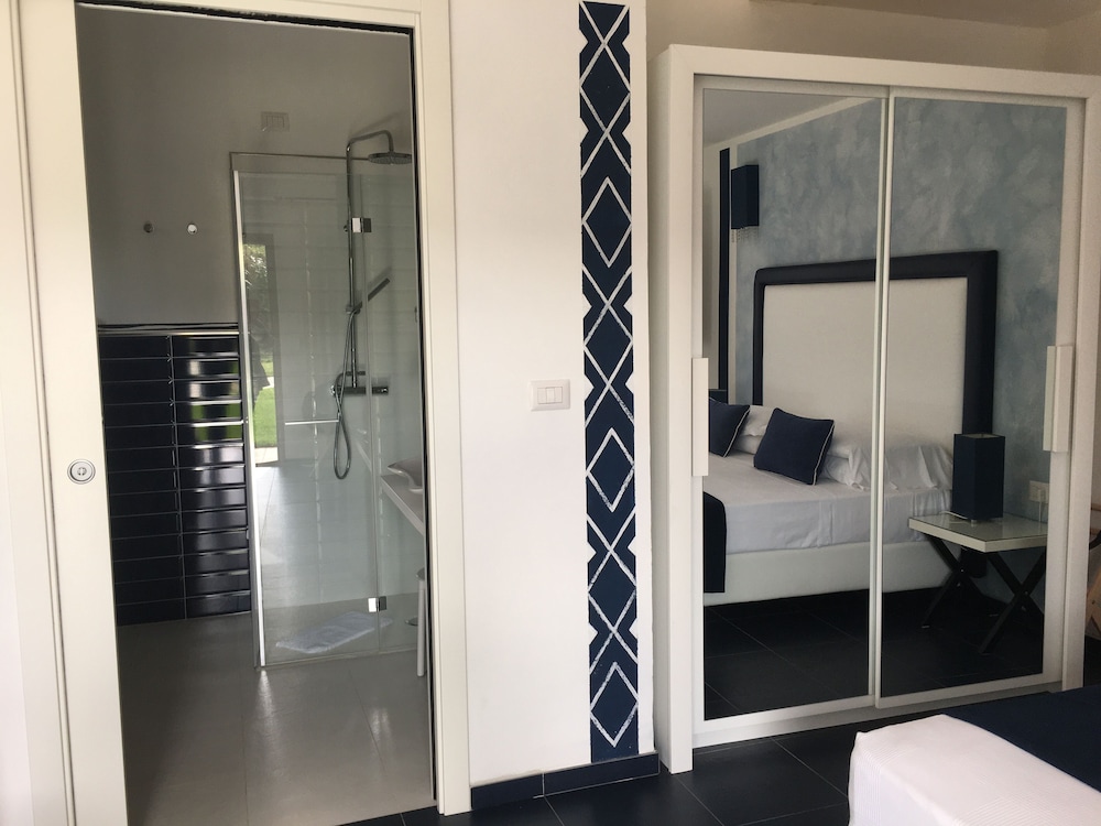 Double Room - Photo 8