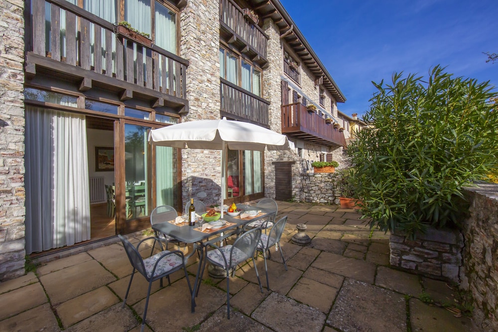 Family Apartment, 2 Bedrooms, Mountainside (Ginestra In Hilly Area)