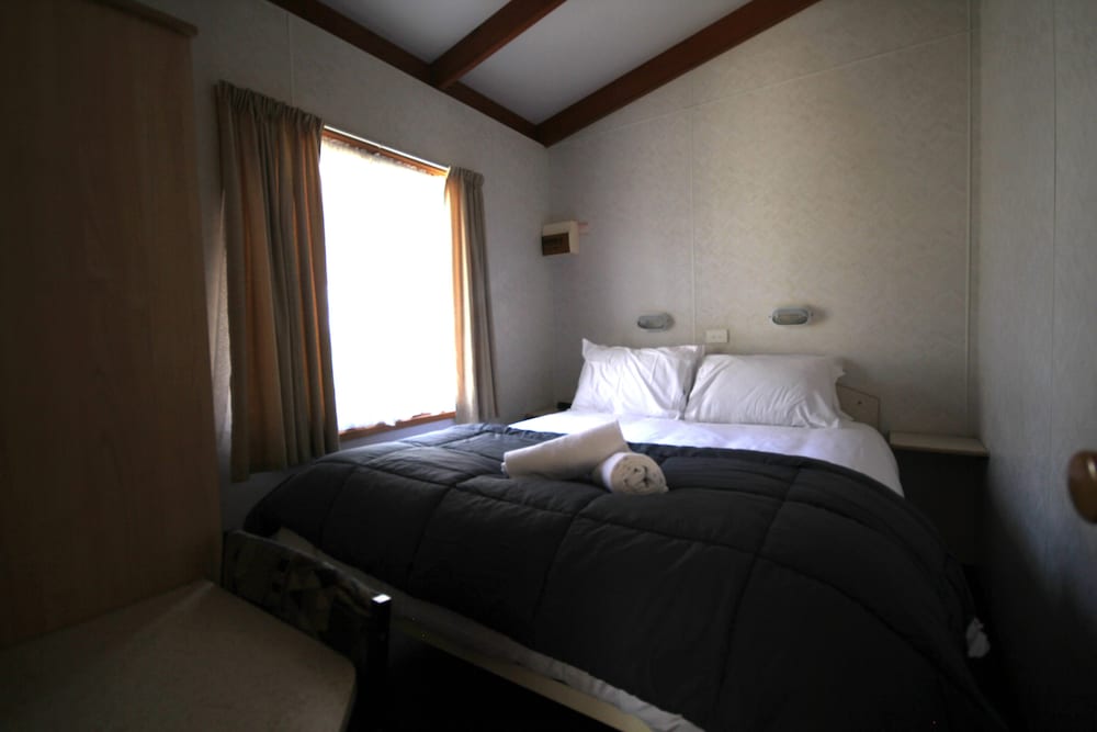 Traditional Cabin, 2 Bedrooms photo 2