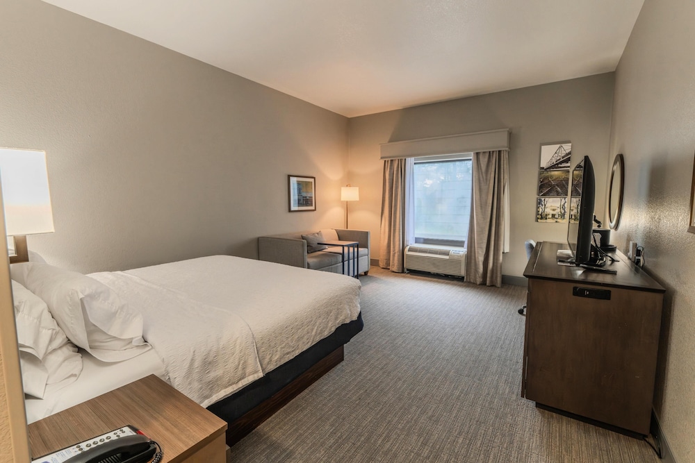 Studio, 1 King Bed, Accessible, Non Smoking (Hearing) - Photo 1