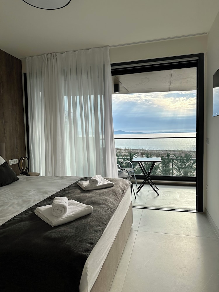 Signature Apartment, 2 Bedrooms, Balcony, Sea View