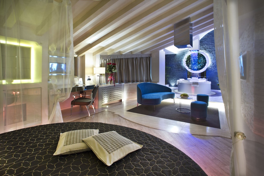 Suite Regal - Photo 1